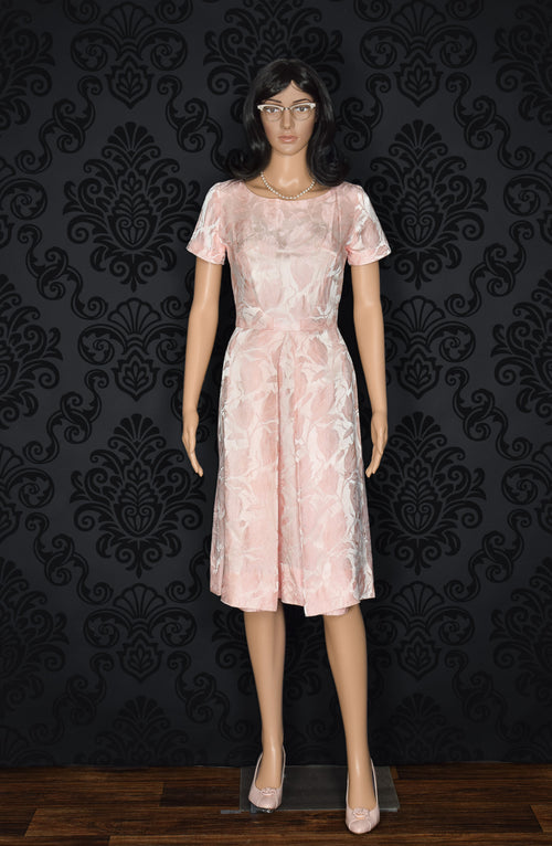 Vintage 50's Light Pink UNBRANDED Floral Brocade Short Sleeve Cocktail Dress