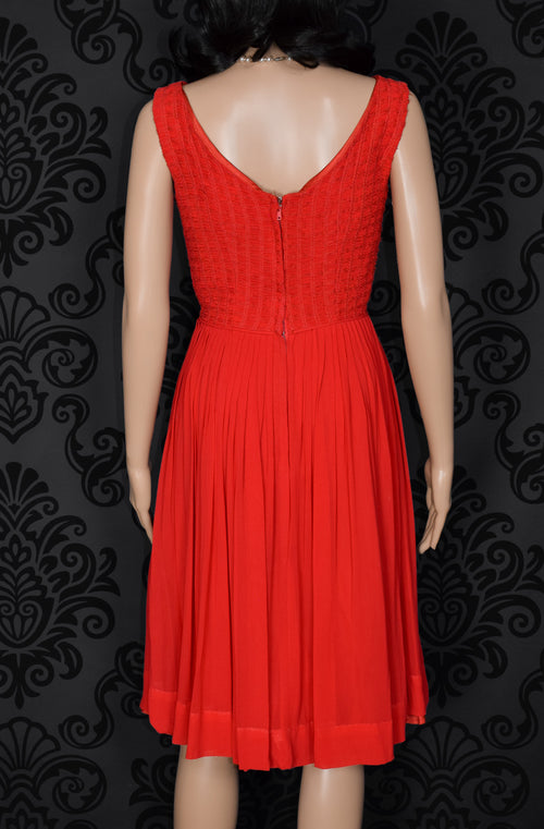 女性のビンテージ 50 年代ピンナップ レッド シフォン スモック トップ フォーマル ドレス