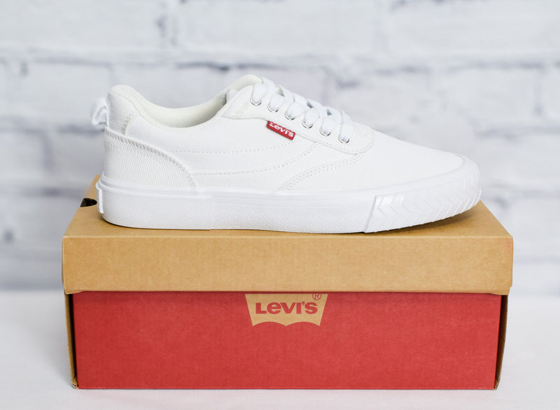 NEW IN BOX Women's Levi's White Naya Lo CZ Skate Shoes - 6.5