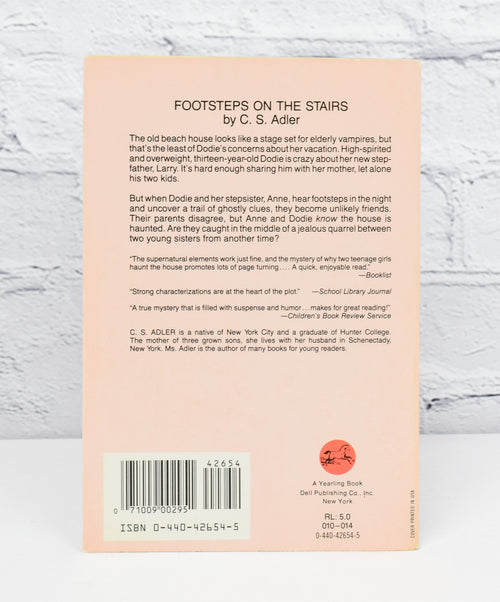 1984 年版 - FOOTSTEPS ON THE STAIRS - CS アドラー - ペーパーバック本