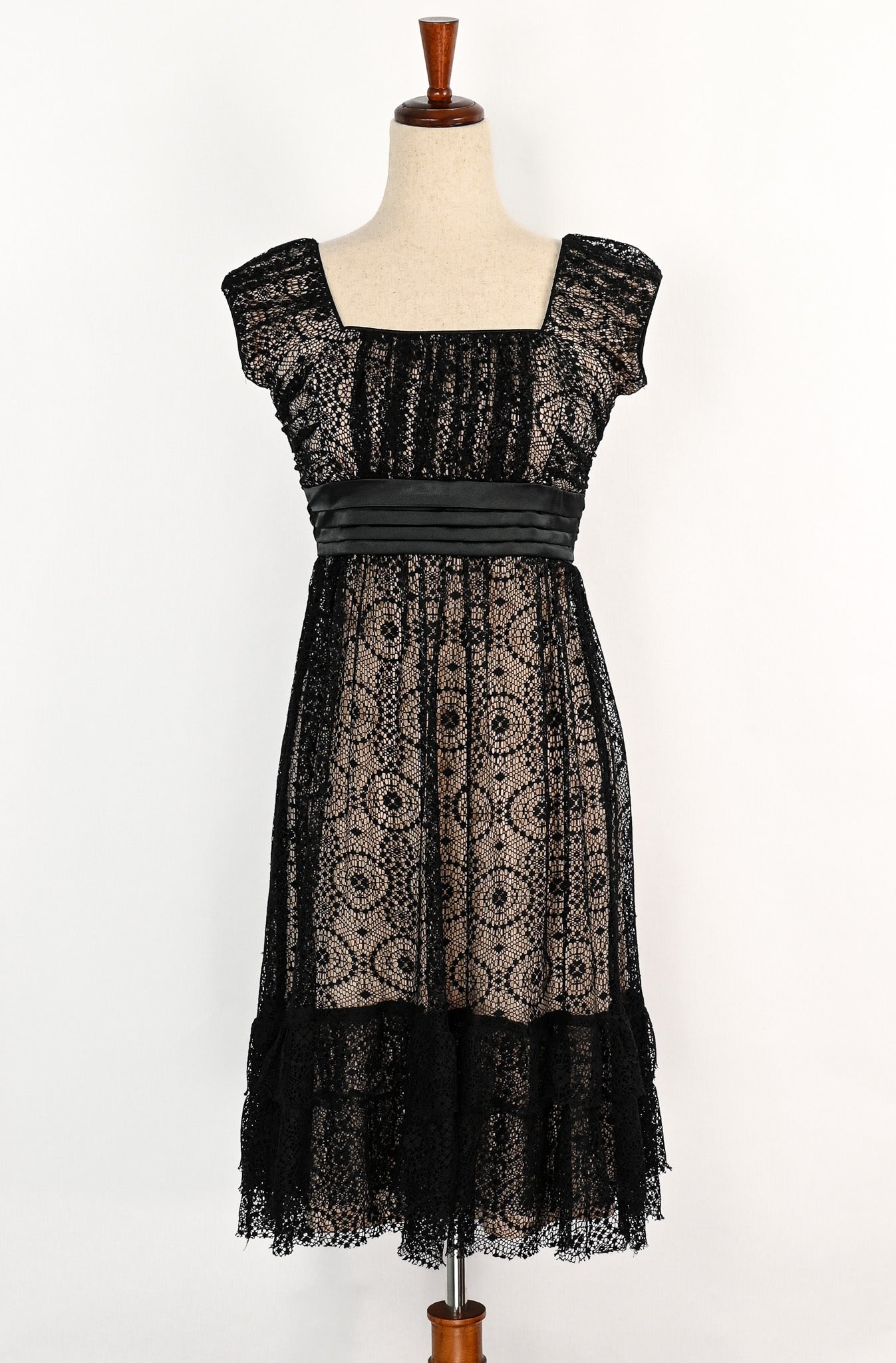 Vintage 2000s Beige & Black Lace JODY CALIFORNIA Dress