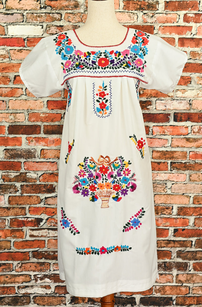 Vintage 60s/70s White Hand Embroidered Oaxacan Mexican Dress Barrio Boutique Vintage 60s/70s White Hand Embroidered Oaxacan Mexican Dress Barrio Boutique