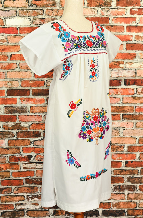 Vintage 60s/70s White Hand Embroidered Oaxacan Mexican Dress