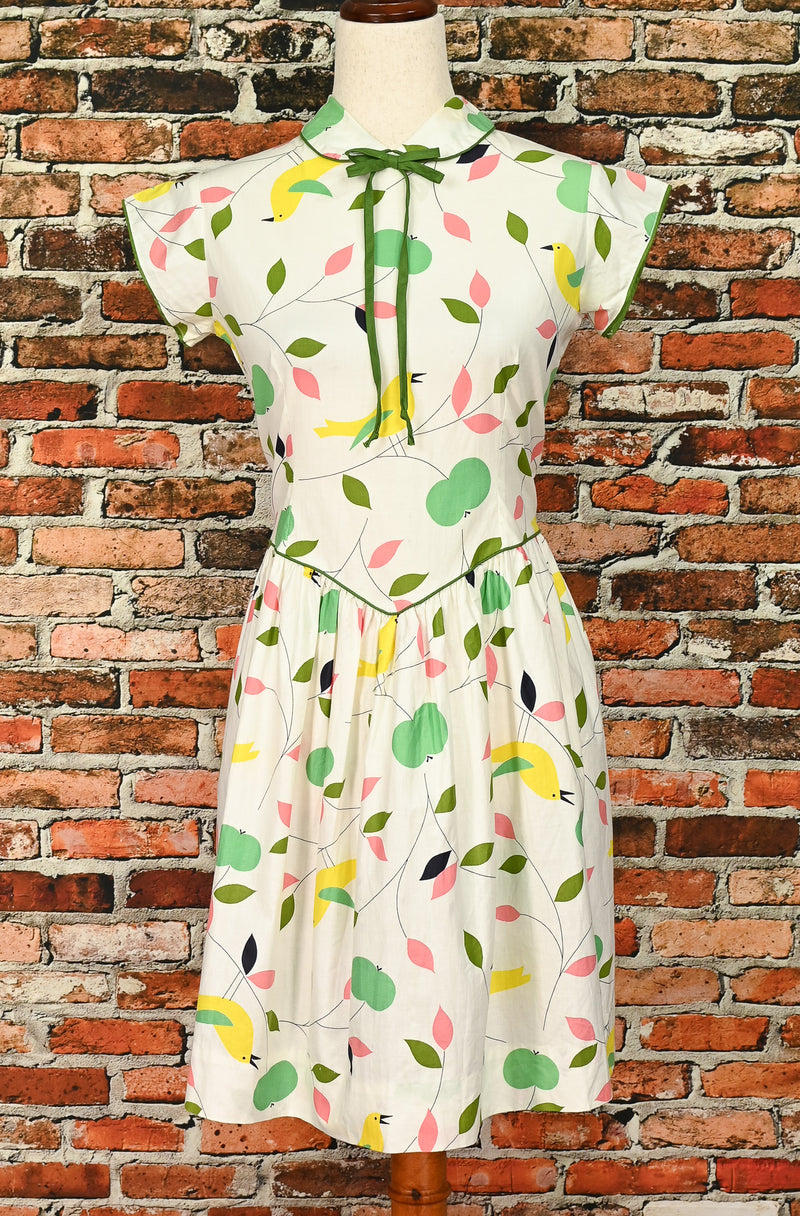 RARE Vintage 50s White LITTLE STAR Bird Detailing Dress