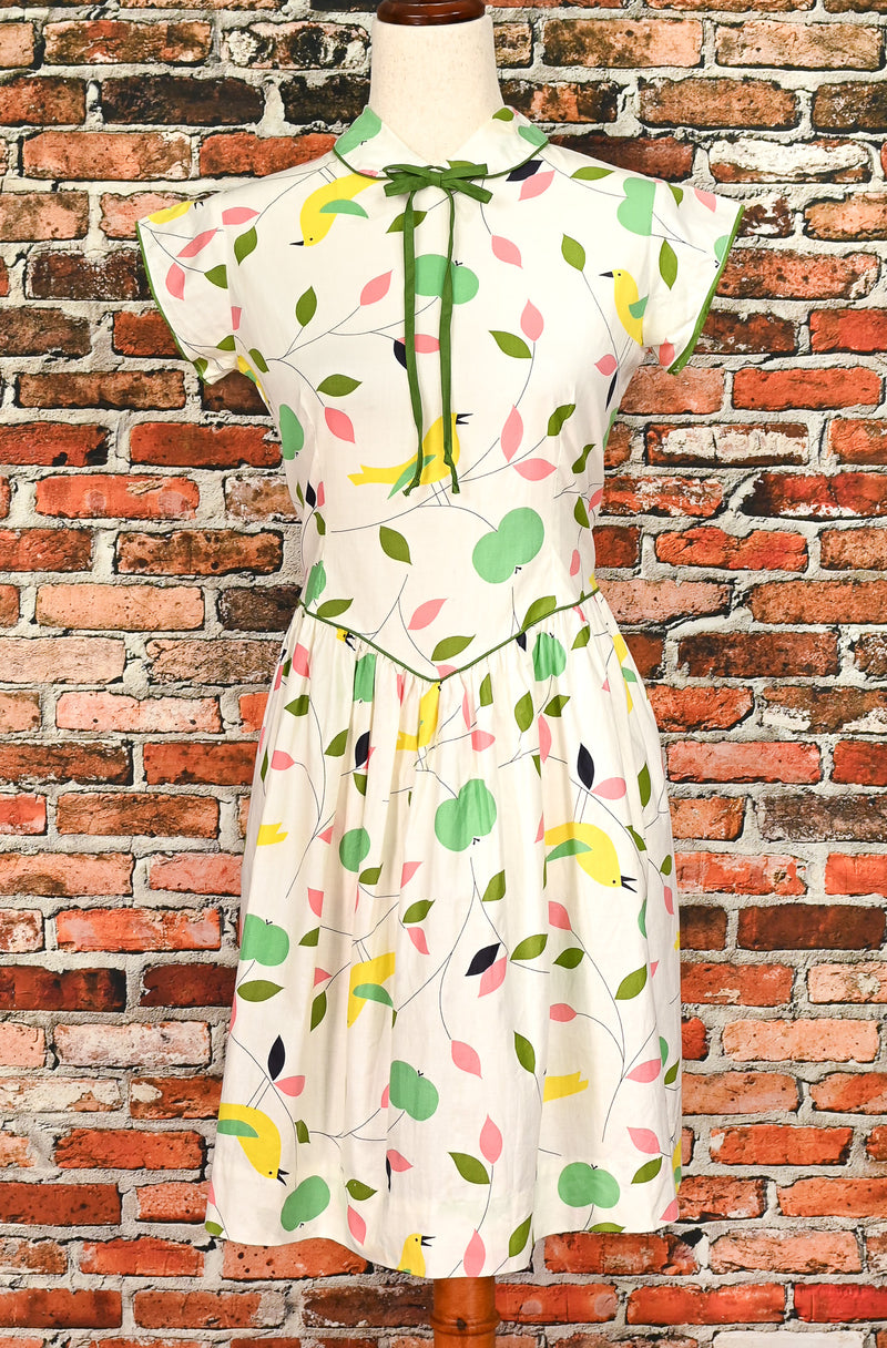 RARE Vintage 50s White LITTLE STAR Bird Detailing Dress
