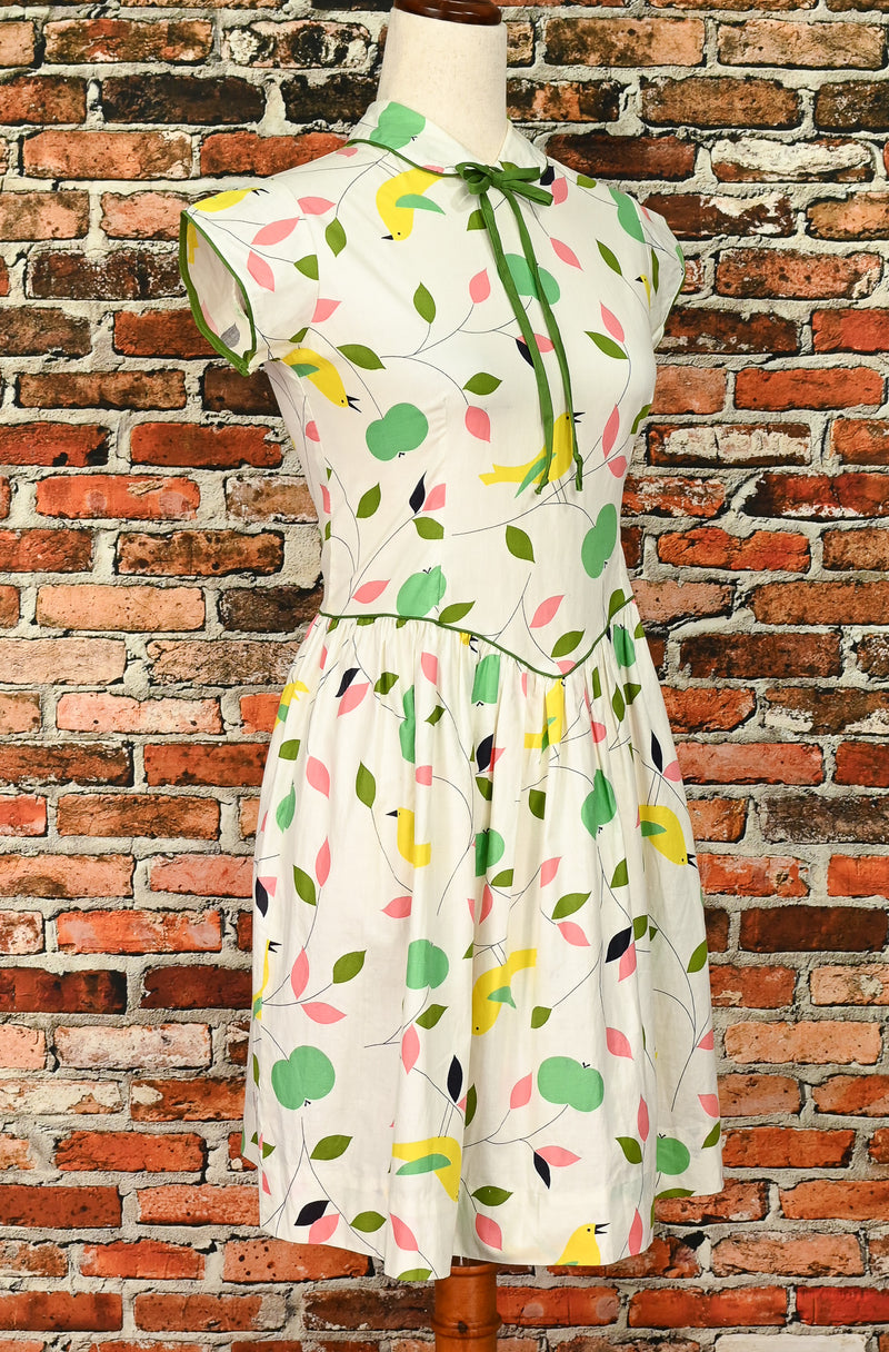 RARE Vintage 50s White LITTLE STAR Bird Detailing Dress