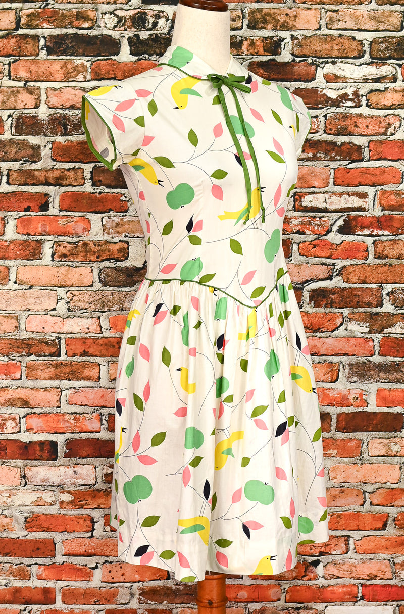 RARE Vintage 50s White LITTLE STAR Bird Detailing Dress