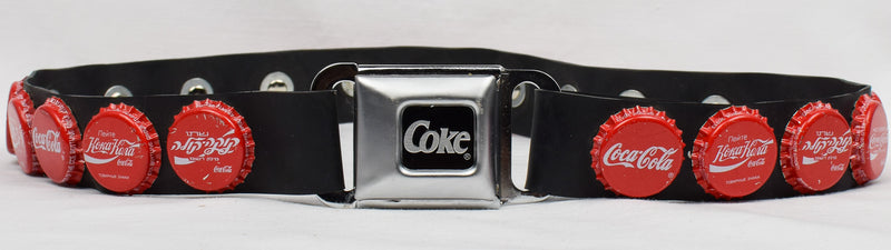 コカ・コーラ アラウンド ザ ワールド レッド ボトル キャップ 調節可能なベルト シートベルト バックル付き